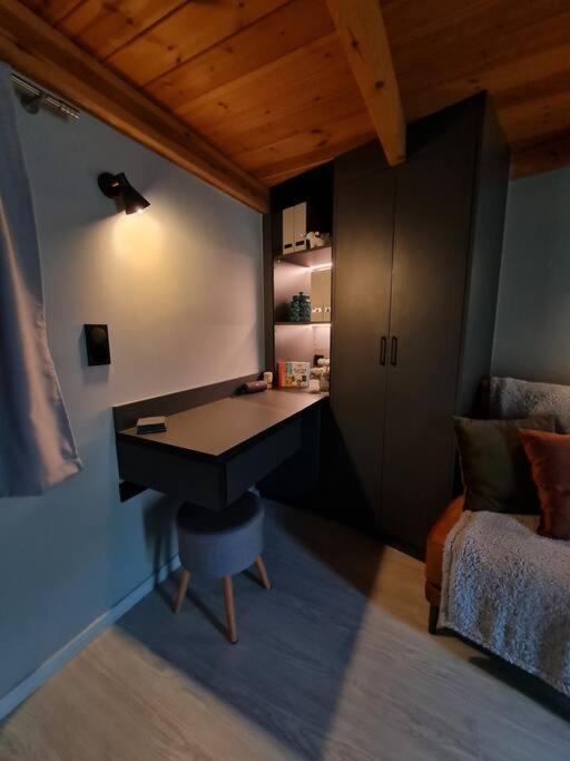 Apartment Matchbox, 4 Season House *